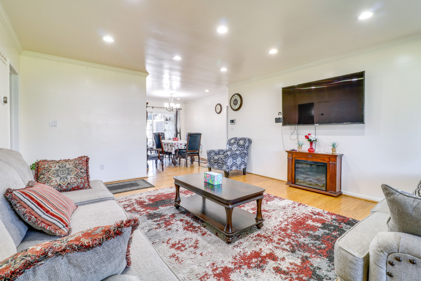 North Hills 2BR Home + Outdoor Pool - Los Angeles