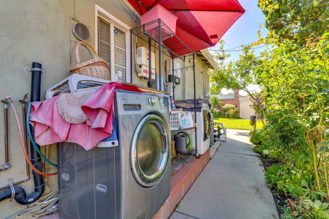 North Hills 2BR Home + Outdoor Pool - Los Angeles