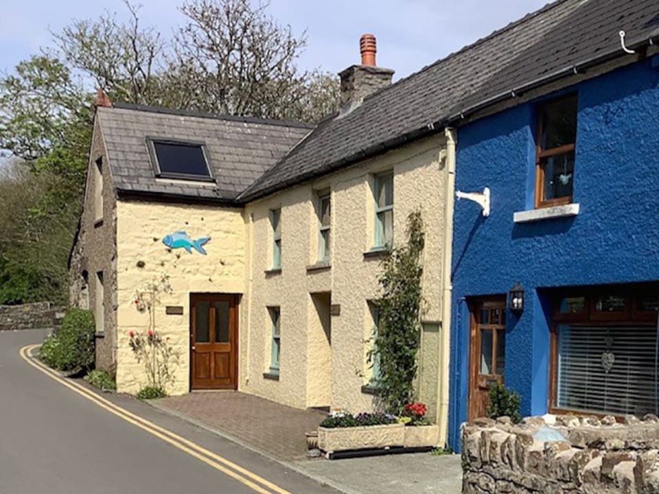 Charming 18th-Century Cottage in Solva's Heart - Solva