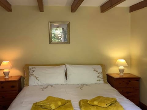 Charming 18th-Century Cottage in Solva's Heart