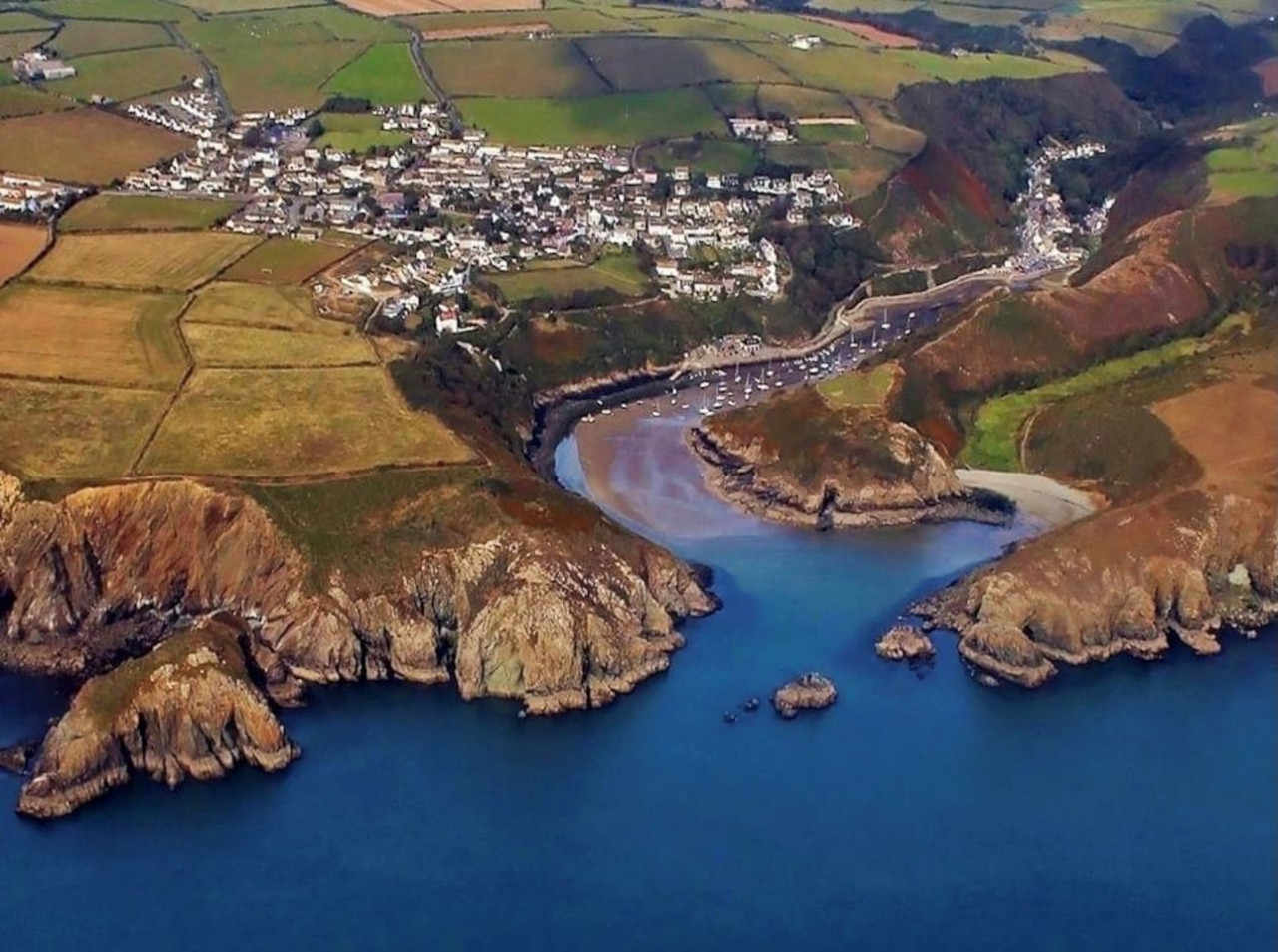charming-18th-century-cottage-in-solva's-heart/