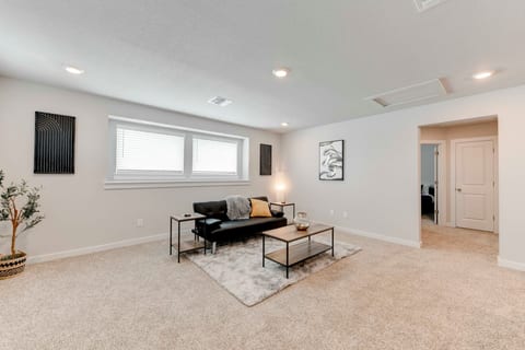 Corporate 5 Bed House in Hutto