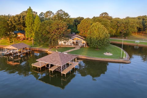 TripleHRetreat+Waterfront+Pets+Dock