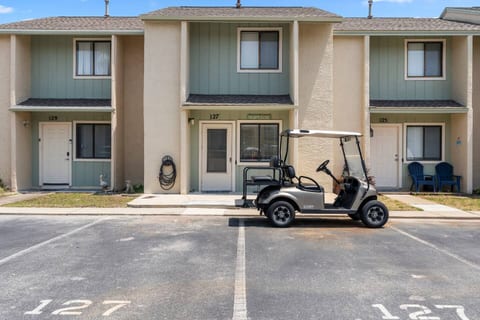 ~Sunny 2BR Retreat ~Golf Cart Near Beach~
