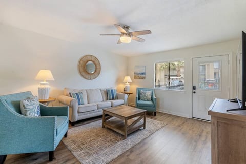 ~Sunny 2BR Retreat ~Golf Cart Near Beach~