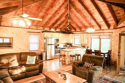 Peaceful Little Pine River Retreat | Screen Porch image 5