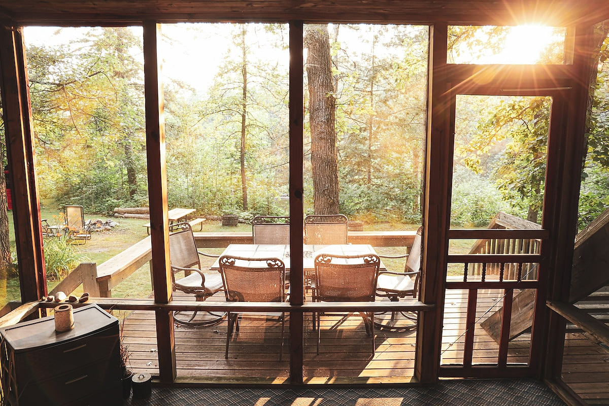 Peaceful Little Pine River Retreat | Screen Porch image 1