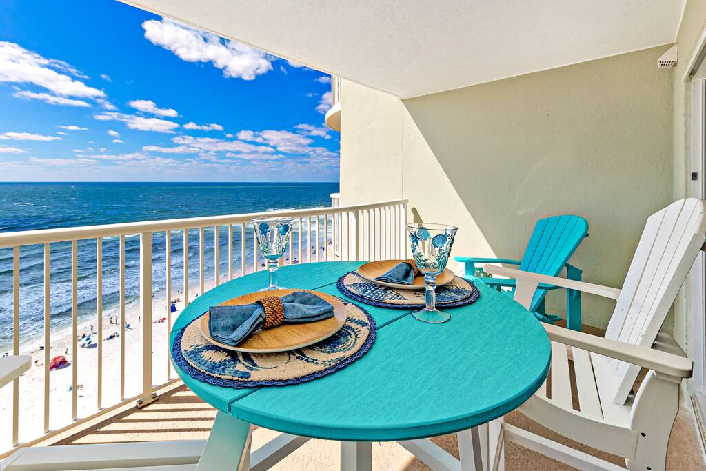 10th floor balcony directly overlooking the crashing waves!