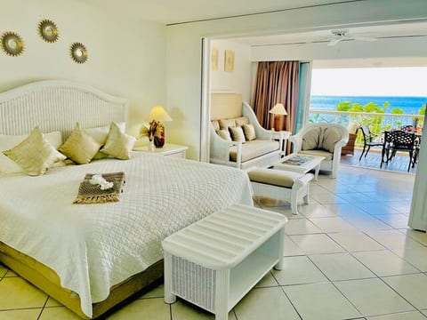 Deluxe Beachfront Apt-Ocean view Cupecoy
