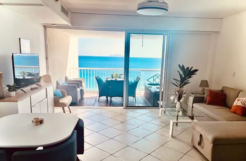  Panoramic Stunning Seaview Modern Apartment, Cu