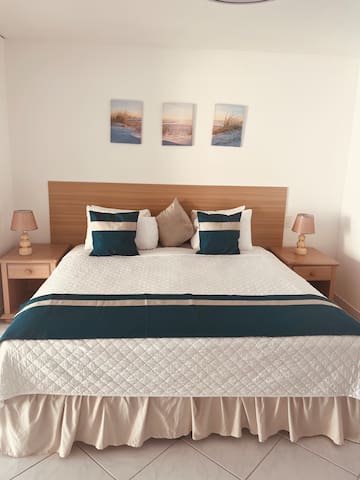 panoramic-stunning-seaview-modern-apartment-cu/