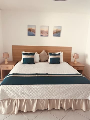  Panoramic Stunning Seaview Modern Apartment, Cu