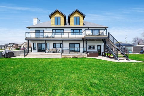 Sunset Cove Waterfront Retreat