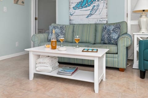 Direct Oceanfront 2bdrm w/ pool - Linens Included!