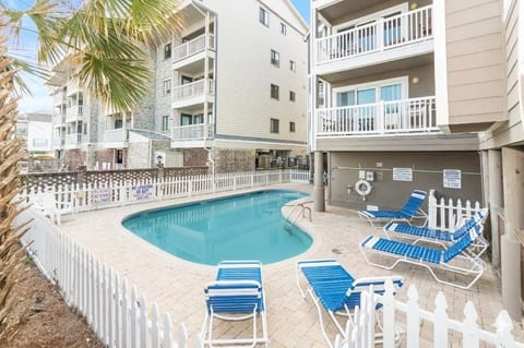 Direct Oceanfront 2bdrm w/ pool - Linens Included!