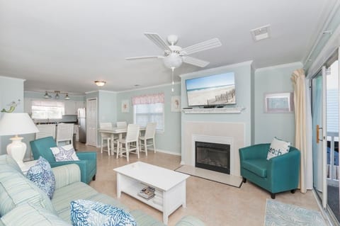 Direct Oceanfront 2bdrm w/ pool - Linens Included!