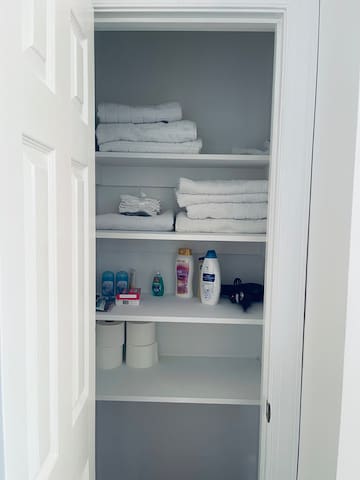 Your Home Away From Home 3br, SF Summer Retreat