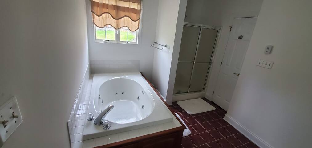 Your Home Away From Home 3br, SF Summer Retreat