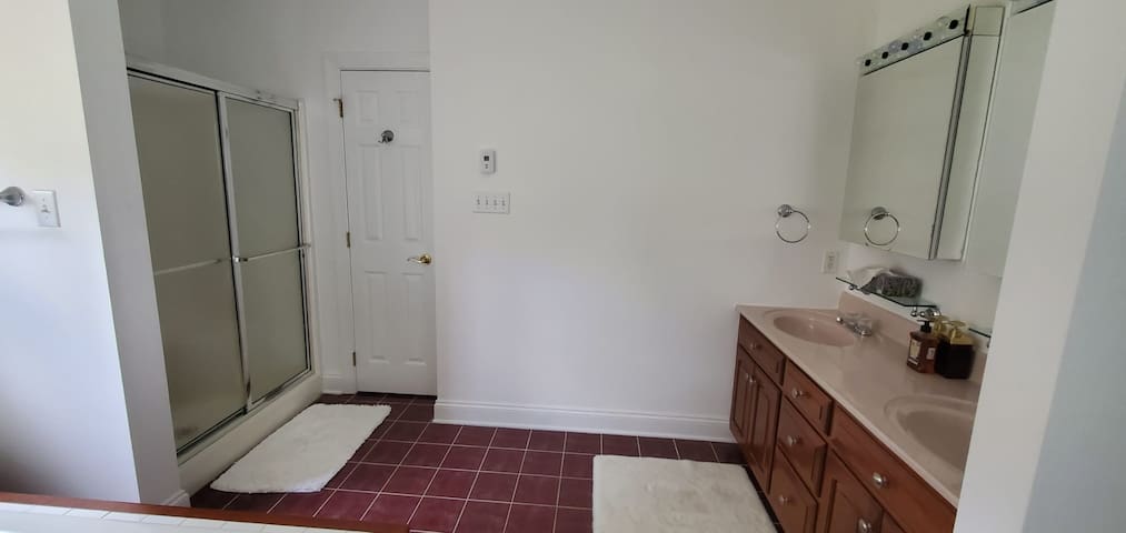 Your Home Away From Home 3br, SF Summer Retreat