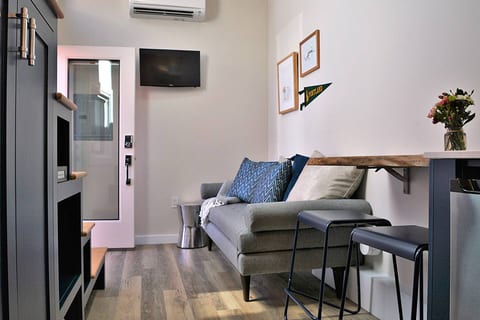 Vera Tiny Home - Free Street Parking, walkable!