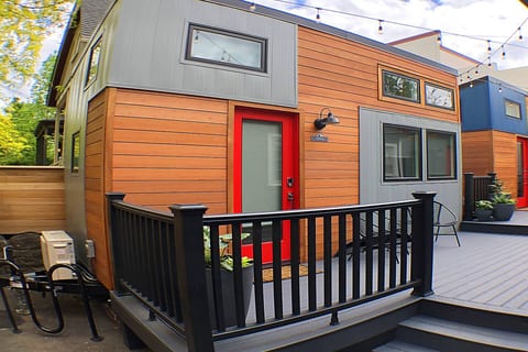 The Henry Tiny Home -Free Street Parking, walkable