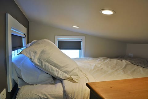 The Weidler Tiny Home - Free Street Parking!