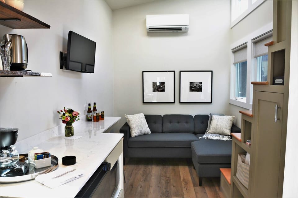 Group of 3 Tiny Homes - Free Street Parking! - Portland