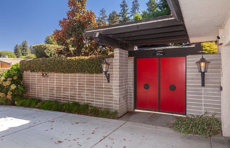 Modern, Renovated Private Oasis - Stockton Modern, Renovated Private Oasis - Stockton