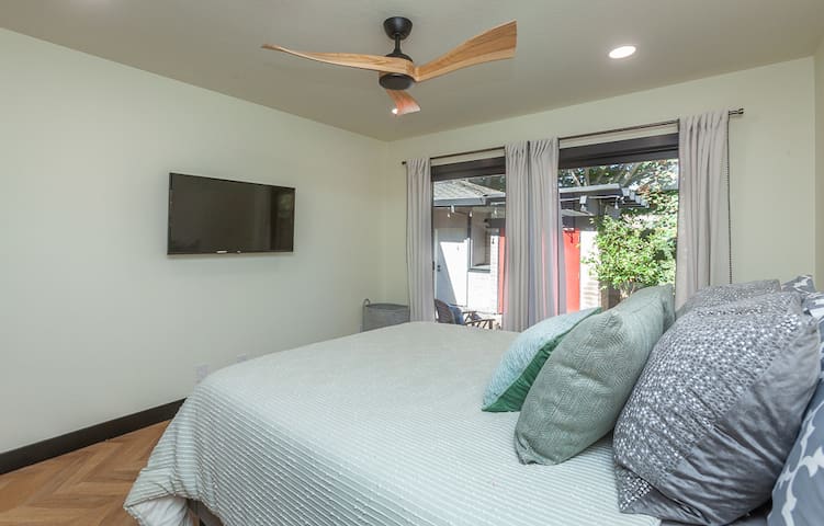 Modern, Renovated Private Oasis - Stockton Modern, Renovated Private Oasis - Stockton