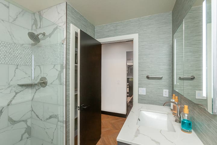 Modern, Renovated Private Oasis - Stockton Modern, Renovated Private Oasis - Stockton