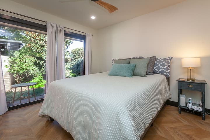 Modern, Renovated Private Oasis - Stockton Modern, Renovated Private Oasis - Stockton