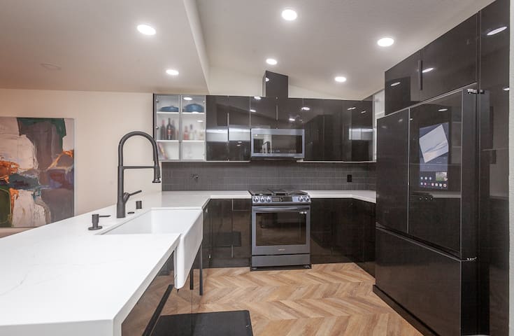 Modern, Renovated Private Oasis - Stockton Modern, Renovated Private Oasis - Stockton