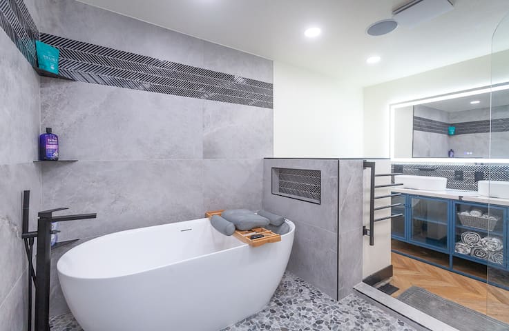 Modern, Renovated Private Oasis - Stockton Modern, Renovated Private Oasis - Stockton