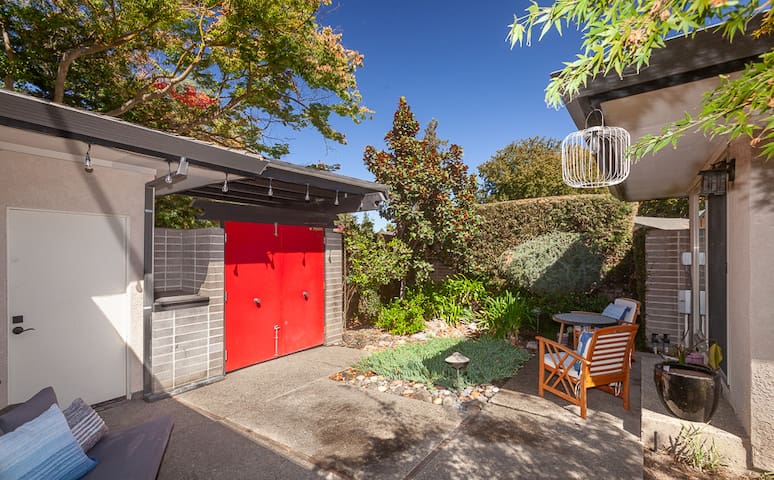 Modern, Renovated Private Oasis - Stockton Modern, Renovated Private Oasis - Stockton