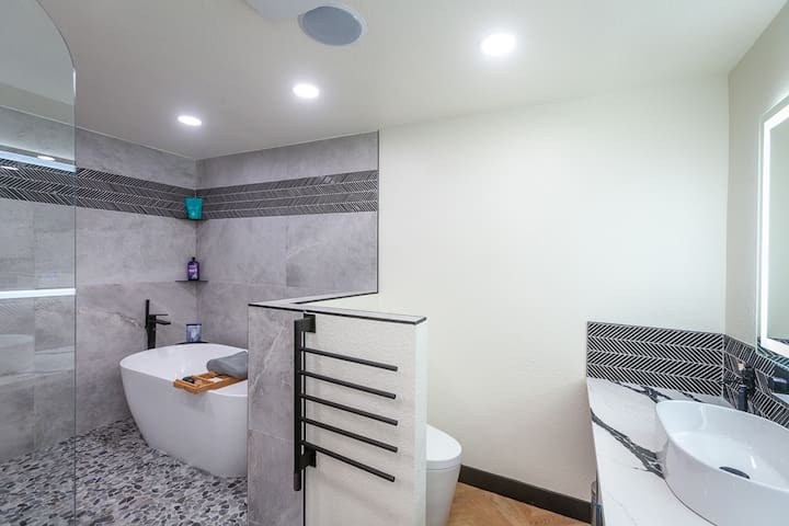 Modern, Renovated Private Oasis - Stockton Modern, Renovated Private Oasis - Stockton