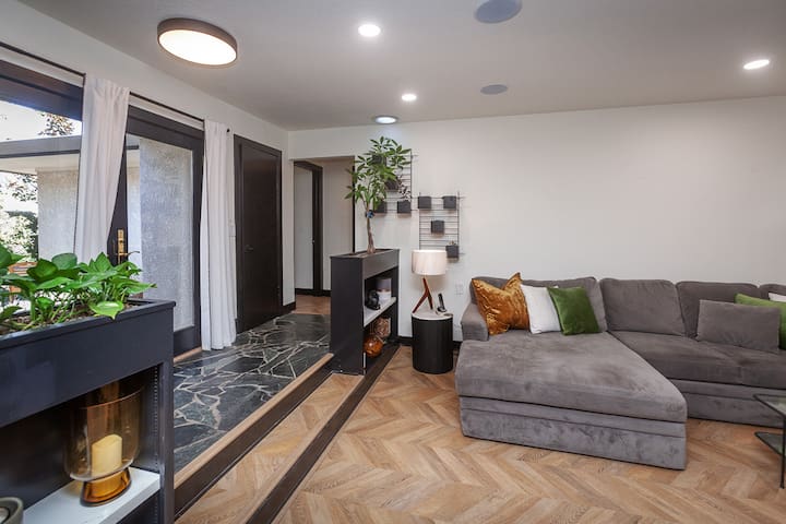 Modern, Renovated Private Oasis - Stockton Modern, Renovated Private Oasis - Stockton