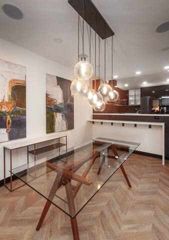 Modern, Renovated Private Oasis