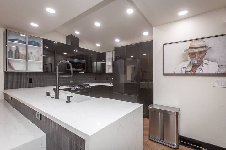 Modern, Renovated Private Oasis - Stockton Modern, Renovated Private Oasis - Stockton