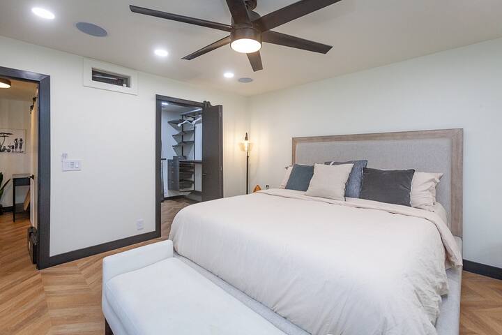 Modern, Renovated Private Oasis - Stockton Modern, Renovated Private Oasis - Stockton