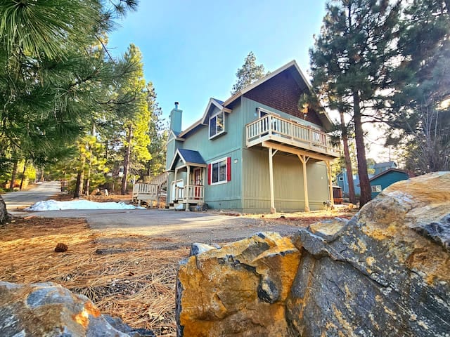 3BR Home w Game Room by The Village & Snow Summit - Big Bear Lake