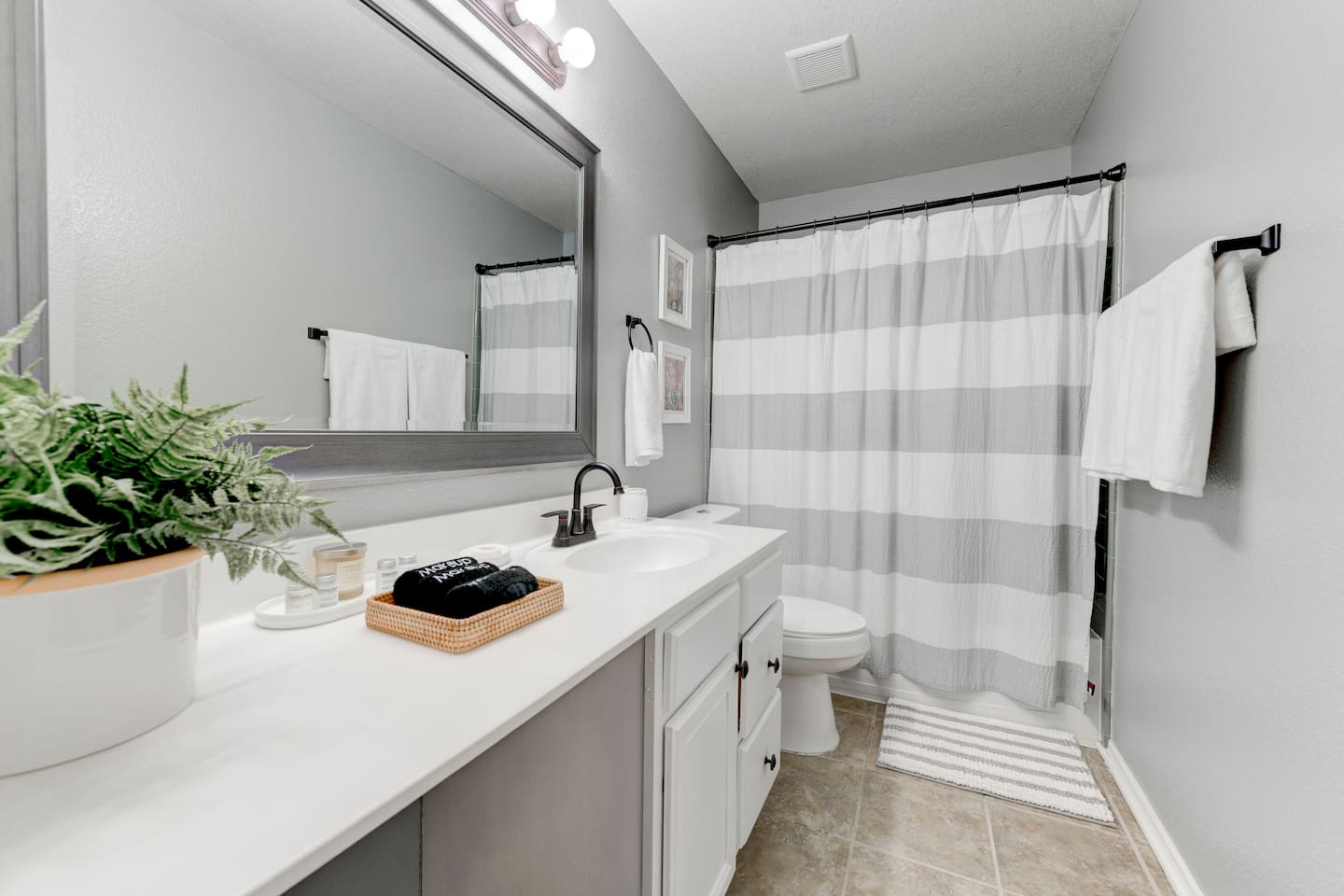 Secondary full bathroom Secondary full bathroom - Little Tree Bend - Cedar Park