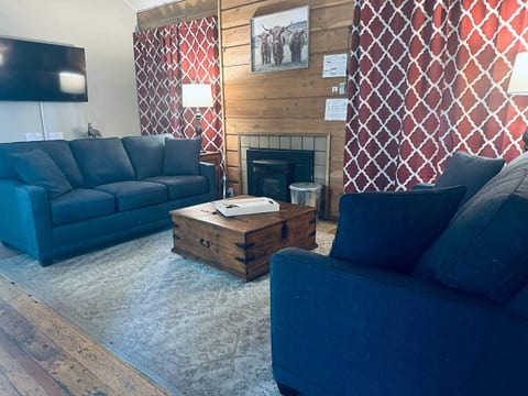 Mammoth Rustic Retreat