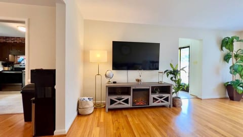 3BR DC Family Home - Metro Free Parking WiFi Pets