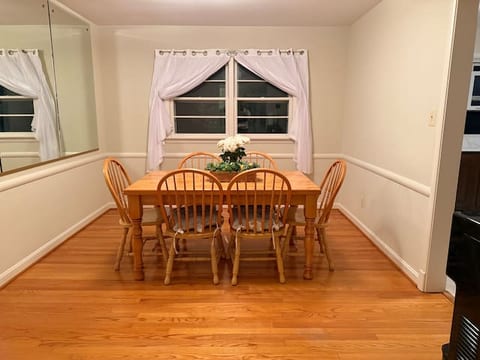 3BR DC Family Home - Metro Free Parking WiFi Pets