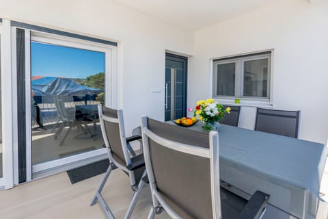 Apartments Lonamare - Unit 377223-13