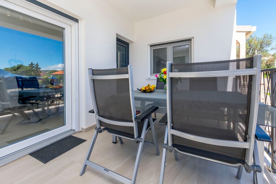 Apartments Lonamare - Unit 377223-13