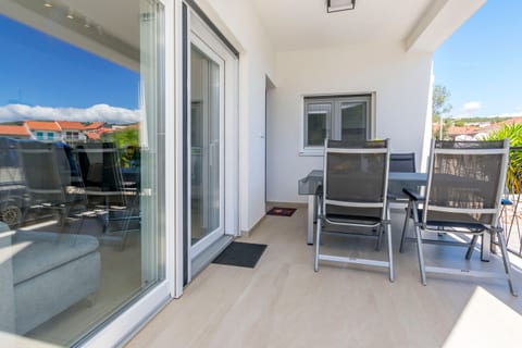 Apartments Lonamare - Unit 377223-13