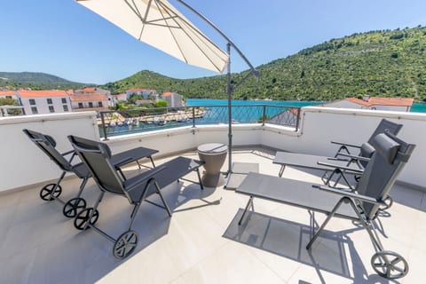 Apartments Lonamare - Unit 377224-13