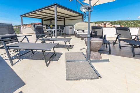 Apartments Lonamare - Unit 377224-13