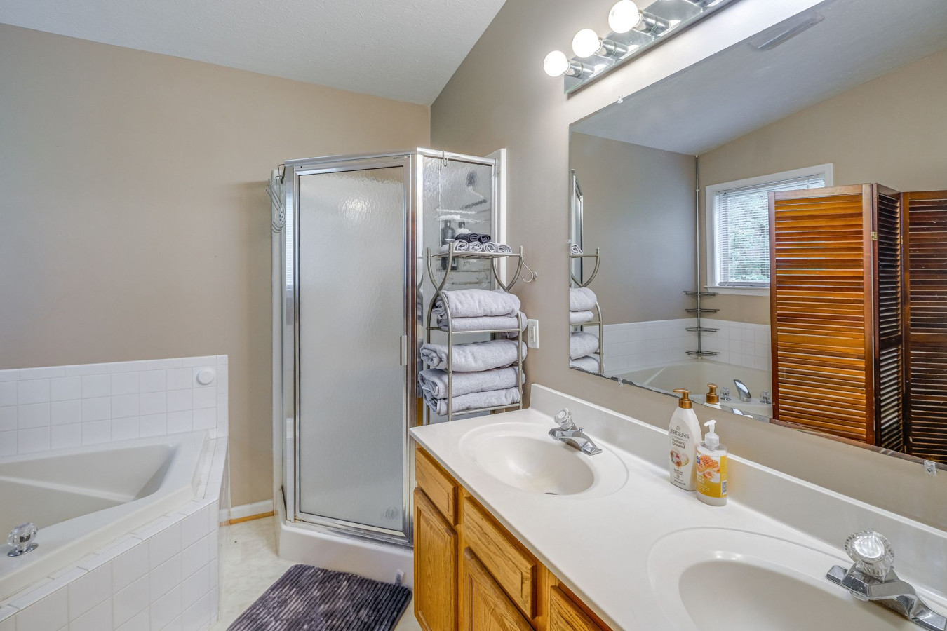 jacuzzi-*-gym-*-deck-+-near-va-wineries/